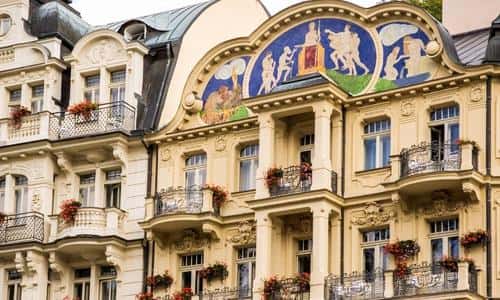 República Checa - Karlovy Vary - edificio decorado