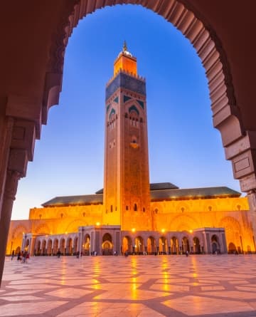 Islandia - Skogafoss - mujer feliz Islandia - Skogafoss - mujer feliz